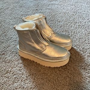 Silver Ugg’s size 6 (fits like a 7)